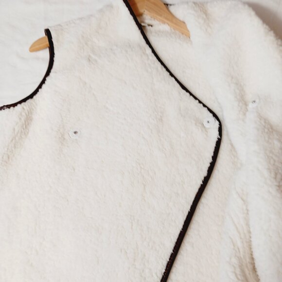 Cremieux, Sherpa Vest with Brown Faux Leather Trim, Size Small, Soft and Light - Picture 7 of 11